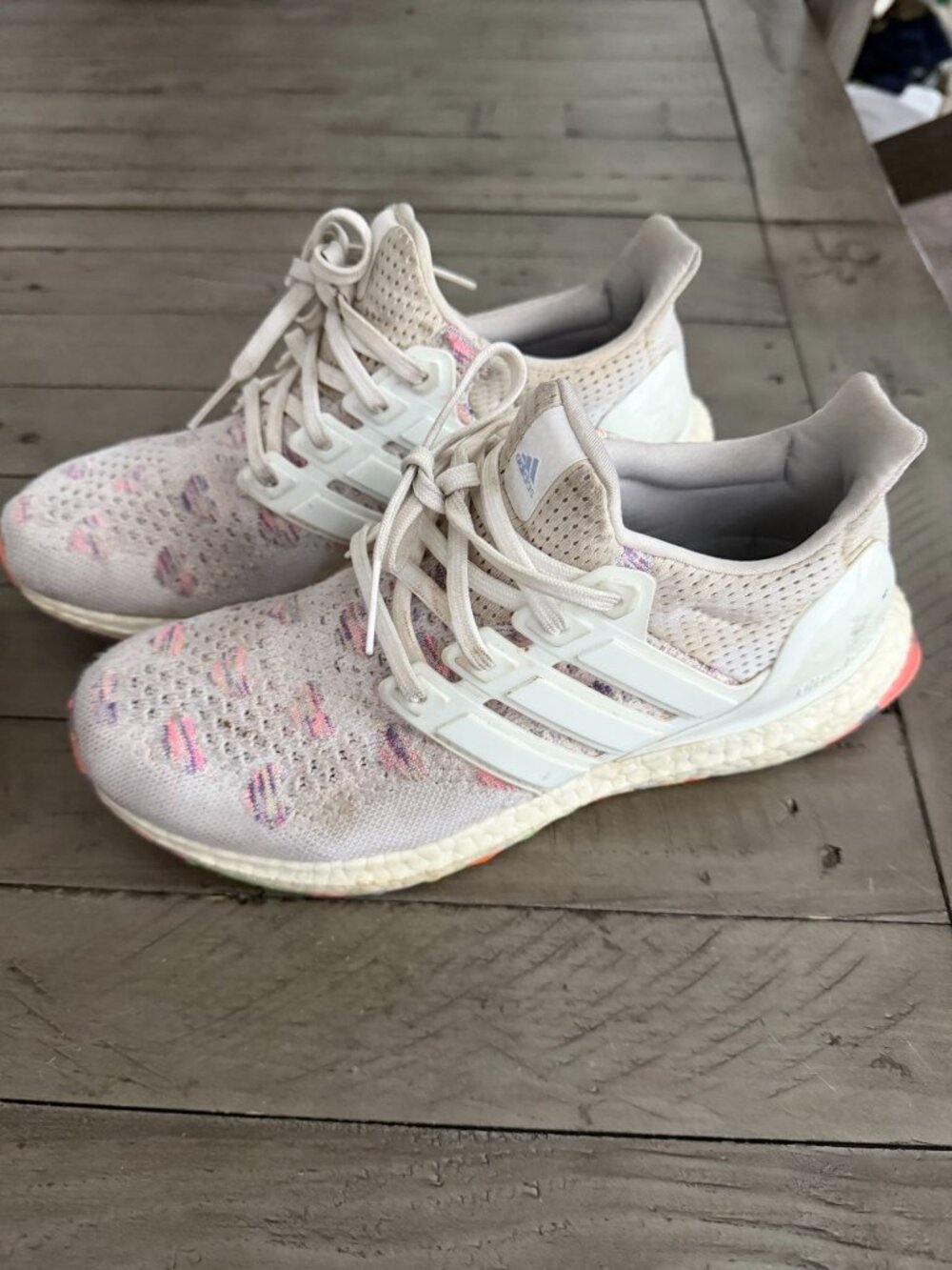 adidas Wmns UltraBoost 1.0 'Valentine's Day 2023' Size 8